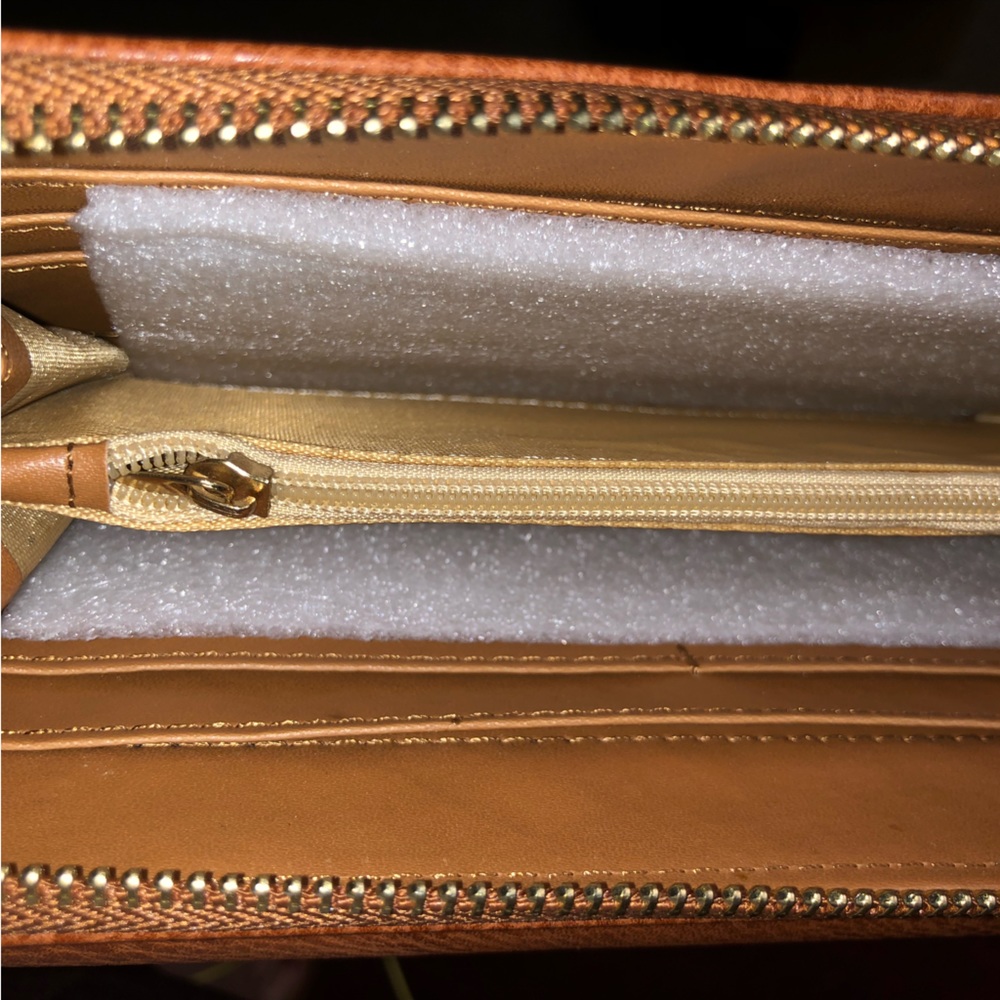 Stylish hand bag and wallet set. A great gift with many pockets and slots. - Picture 5 of 8